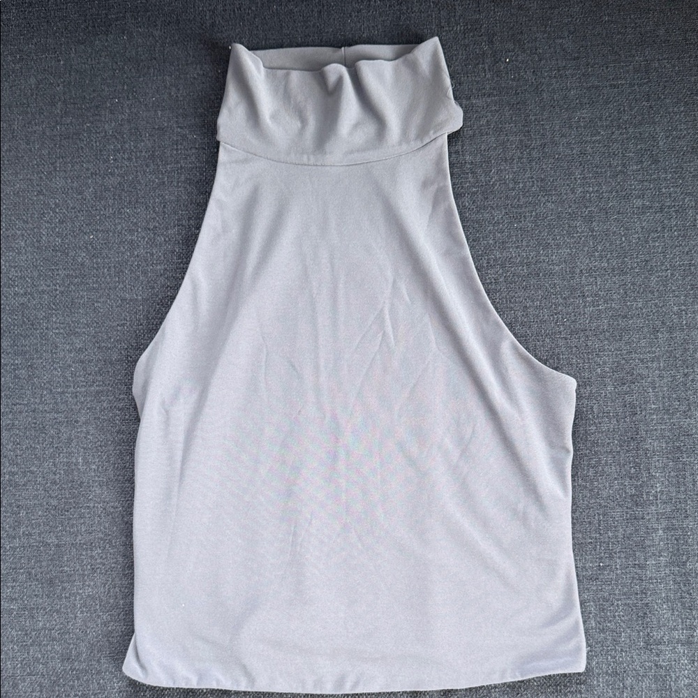 Chic Sleeveless Gray Turtleneck Top